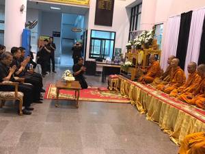 ศาลนาทวีจัดทำบุญตักบาตรถวายเป็นพระราชกุศลในหลวง รัชกาลที่ ๙
