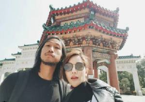 ทริปนี้หวานเวอร์!! “ตูน บอดี้สแลม” ควงแขน “ก้อย รัชวิน” ไหว้พระขอพรไกลถึงฮ่องกง