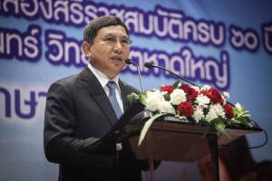 “ประจิน” เผยดีอีเกาะติดตรวจสอบหมิ่นสถาบันฯ ในลาว เจ้ากระทรวงแจงสื่อสัปดาห์หน้า