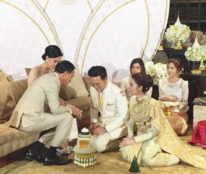 แต่งแล้วจ้า! “อีฟ พุทธธิดา” กับเจ้าบ่าว “ต้น เติมศักดิ์” ด้วยบรรยากาศอบอวลแบบไทยแท้