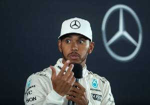 "ลูอิส" อ้อนเจ้าของ F1 ปล่อยนักขับเล่นโซเชียลฯ