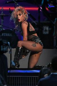 Lady Gaga steps in for pregnant Beyonce at Coachella