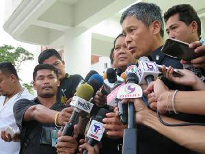 ดีเอสไอยันข่าวลือ “พระธัมมชโย” มอบตัว ศิษย์ธรรมกายย้ายที่ชุมนุมใหม่ พบโอนเงินเข้า บ/ช พระหนุนเคลื่อนไหว 1 แสน (มีคลิป)