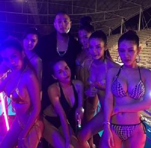 จะรอดไหม!! เมื่อ “เวย์ ไทยเทเนียม” แชะภาพกับสาวบิกินี