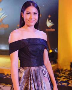 สวยนะเนี่ย ! “ทัดดาว” สลัดคราบนักตบสาว สง่าในชุดราตรี