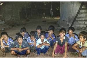 นายจ้างสุดทนแจ้ง ตร.จับพม่าเมาสุราทะเลาะกันเอง แถมทำลายทรัพย์สิน