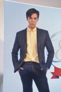 (ชมคลิป) “พีช” โต้เรียน ป.โท เอามาผ่อนผันเกณฑ์ทหาร เมินถูกจัดอันดับทายาทรวยอันดับ 4 จะเจ๋งกว่านี้ถ้ารวยเอง!
