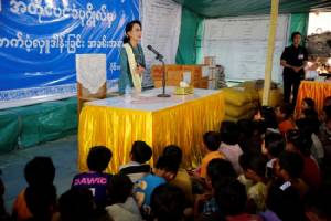"ซูจี" ชวนกลุ่มติดอาวุธทุกกลุ่มที่ยังต่อสู้เข้าร่วมประชุมปางโหลงลงนามหยุดยิง