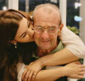 “โบว์ เบญจวรรณ” เศร้า คุณพ่อเสียชีวิตแล้ว หลังเข้ารักษาตัวตั้งแต่ต้นปี