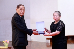 วิริยะประกันภัย รับโล่ผู้มีอุปการคุณ สนับสนุนทุนการศึกษาทางวิทยาศาสตร์