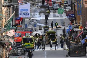 ตร.สวีเดนแถลงจับกุม “ชายอุซเบก” ขับรถบรรทุกขยี้ฝูงชนหน้าห้าง-ตั้งข้อหา “ก่อการร้าย”