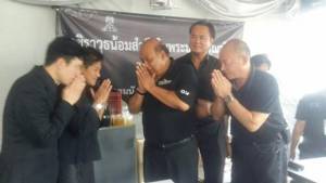 ฟาร์มเฮ้าส์ โร่เคลียร์ดรามาบิ๊กขนมปังโวยวชิราวุธใช้ถาดแจกของอื่น อ้างต้นเหตุบินนอกจึงไม่ได้มาคุย
