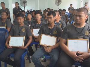 รองเลขาฯ ศอ.บต.มอบวุฒิบัตรแก่ผู้ผ่านการบำบัดยาเสพติดใน จ.ปัตตานี