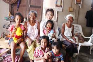 บ.เอกชน มอบเงินช่วยเหลือผู้สูงอายุในพื้นที่ อ.ท่ายาง จ.เพชรบุรี