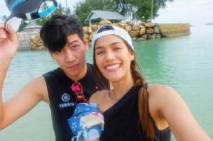 ยิ้มกว้าง!! “แนท อนิพรณ์” ควงหวานใจ “นายสุดยอด” เที่ยวทะเล