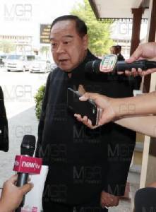 “บิ๊กป้อม” ลั่น รบ.ไม่มีขาลง หนุน ผบ.เหล่าทัพนั่ง กก.ยุทธศาสตร์ชาติ ไว้คุยนักวิชาการ
