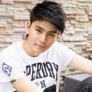 ความหล่อเตะตา “ไอซ์ เอกบุรุษ” น้องชาย “หนูนา หนึ่งธิดา”
