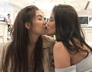 ลงทุนน่าดู! “ใบเตย” จุ๊บปาก “วุ้นเส้น” ช่วยเพื่อนโปรโมตละคร