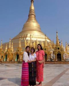 ส่องทริปทำบุญพม่า! ทั้งสวย ทั้งร้อนระอุของ “เอมี่ - ครีม - เอมมี่”