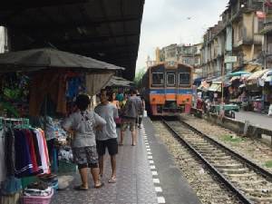 ต่ออายุอีก 6 เดือน ขึ้นรถไฟฟรีได้ถึง 31 ต.ค. 60