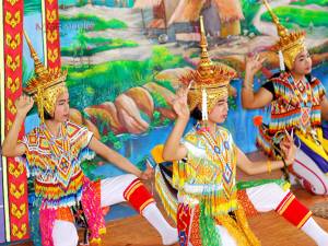 ชาวโคกสะบ้าสืบทอดการแสดง “มโนราห์” ศิลปะการร่ายรำของภาคใต้มากสุดในไทย