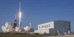 SpaceX ประกาศส่งดาวเทียม 4,425 ดวงขึ้นกระจายสัญญาณอินเทอร์เน็ตทั่วโลก