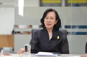“ปลัดพาณิชย์” สั่งพาณิชย์จังหวัดประจวบฯ ร่วมมือจังหวัดแก้ปัญหาราคาสับปะรดตกต่ำ