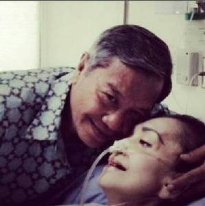 น้ำตาไหล!! “พ่อรอง” โพสต์ซึ้งถึง “แม่ทุม” ครบรอบแต่งงาน 49 ปี