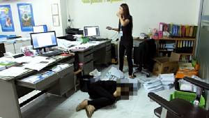 สาวเมืองจันท์ถูกผัวเก่าบุกยิงดับคา สนง.