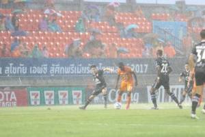“สุโขทัย”  เจอพิษพายุฝนกระหน่ำ  เลื่อนแข่ง “เทโรฯ”
