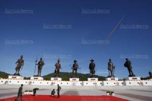 ผบ.ทบ.แย้มสร้างพระบรมราชานุสาวรีย์รัชกาลที่ ๙ ที่อุทยานราชภักดิ์