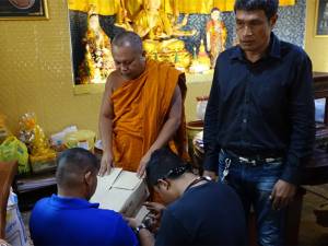 “เทพสามตา” มอบเหรียญนารายณ์พลิกแผ่นดินแก่นาวิกโยธินนราธิวาสให้แคล้วคลาดอันตรายทั้งปวง