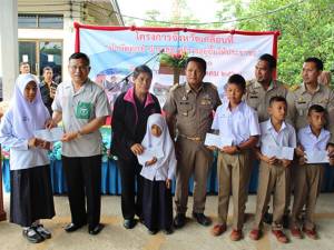 นราธิวาสเปิดโครงการจังหวัดเคลื่อนที่ บำบัดทุกข์ บำรุงสุข สร้างรอยยิ้มให้ประชาชน