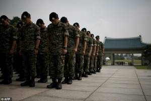ศาลทหารเกาหลีใต้จำคุก “ทหารยศร้อยเอก” ฐานมีเซ็กซ์กับเพศเดียวกัน