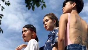 “สายป่าน” สวมชุดว่ายน้ำแหวกหลัง โชว์รอยสักเล็กๆ