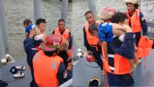 ฮีโร่ทหารเรือ ช่วยเด็กตกน้ำเจ้าพระยาลอยคว่ำหน้ารอดตายปาฏิหาริย์