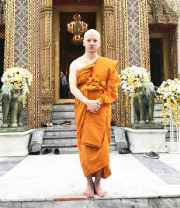 “กฤษฎิ์ จิระเกียรติวัฒนา” วางกรรไกร ทดแทนบุญคุณพ่อแม่