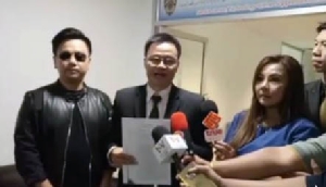 “เอ เชิญยิ้ม” ควงเมียแจ้งความล้างมลทิน มั่นใจไม่เคยไข่ทิ้งล้านเปอร์เซ็นต์