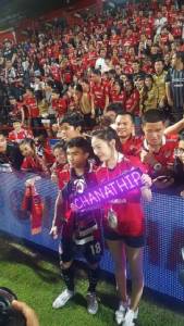 "เมย์ พิชญ์" พร้อมลัดฟ้าเชียร์ "เจ" กันท่าสาวปลาดิบ (ชมคลิป)