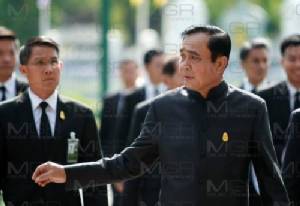 “บิ๊กตู่” ติงสื่อเล่นแต่ข่าวเสียหาย ขออย่าตามเน็ตไอดอลบ้าบอ แซวถามจน “บิ๊กป้อม” ป่วย