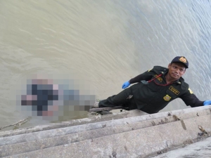 เวรกรรมตามทัน! มือมีดจี้แท็กซี่โดดน้ำเจ้าพระยาหนีตำรวจ สุดท้ายเป็นศพลอยขึ้นอืด