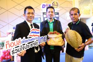 "ท็อปส์" จับมือกรมการค้าภายใน  ซื้อผลไม้คุณภาพ 1,000 ตันจาก 6 กลุ่มเกษตรกร