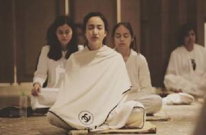 “แต้ว ณฐพร” เคลียร์คิว หันหน้าเข้าวัดปฏิบัติธรรม
