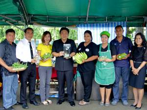 “เมืองลุง” จัดงานส่งเสริมการตลาดเพื่อกระจายไม้ผล และผลผลิตทางการเกษตร ประจำปี 2560