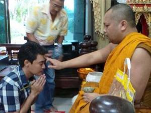 พระเอกช่อง 7 สี บินด่วนลงมานมัสการ “เทพสามตา” หลังทราบข่าว “หมอพรทิพย์”