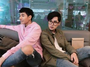 งานแชะภาพต้องมา! เมื่อ “ทอม-เป๊ก” สองหน้ากากสุดฮอต! มาป๊ะกัน