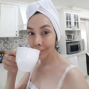 ขุ่นพระ 58 จริงเหรอ!! “ตั๊ก มยุรา" เผยหน้าสด หน้าเต่งตึง ไร้ริ้วรอย