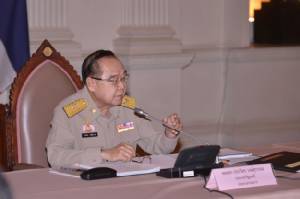 “บิ๊กป้อม” ย้ำเช็กซีซีทีวี ปรับเชื่อมโยงทุกหน่วยงาน เข้มคลังอาวุธ ไม่ปกป้องคนผิด