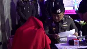 ปคม.รวบ “แม่เล้าปู” พาลูกสาวแท้ๆ ขายบริการ “วีทู อาบอบนวด”