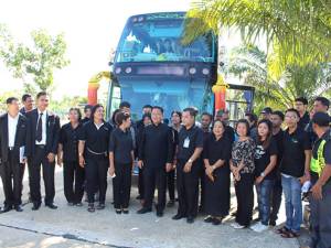 นราธิวาสจัดรถ 14 คัน นำประชาชนกว่า 600 คน เดินทางเข้าถวายสักการะพระบรมศพ